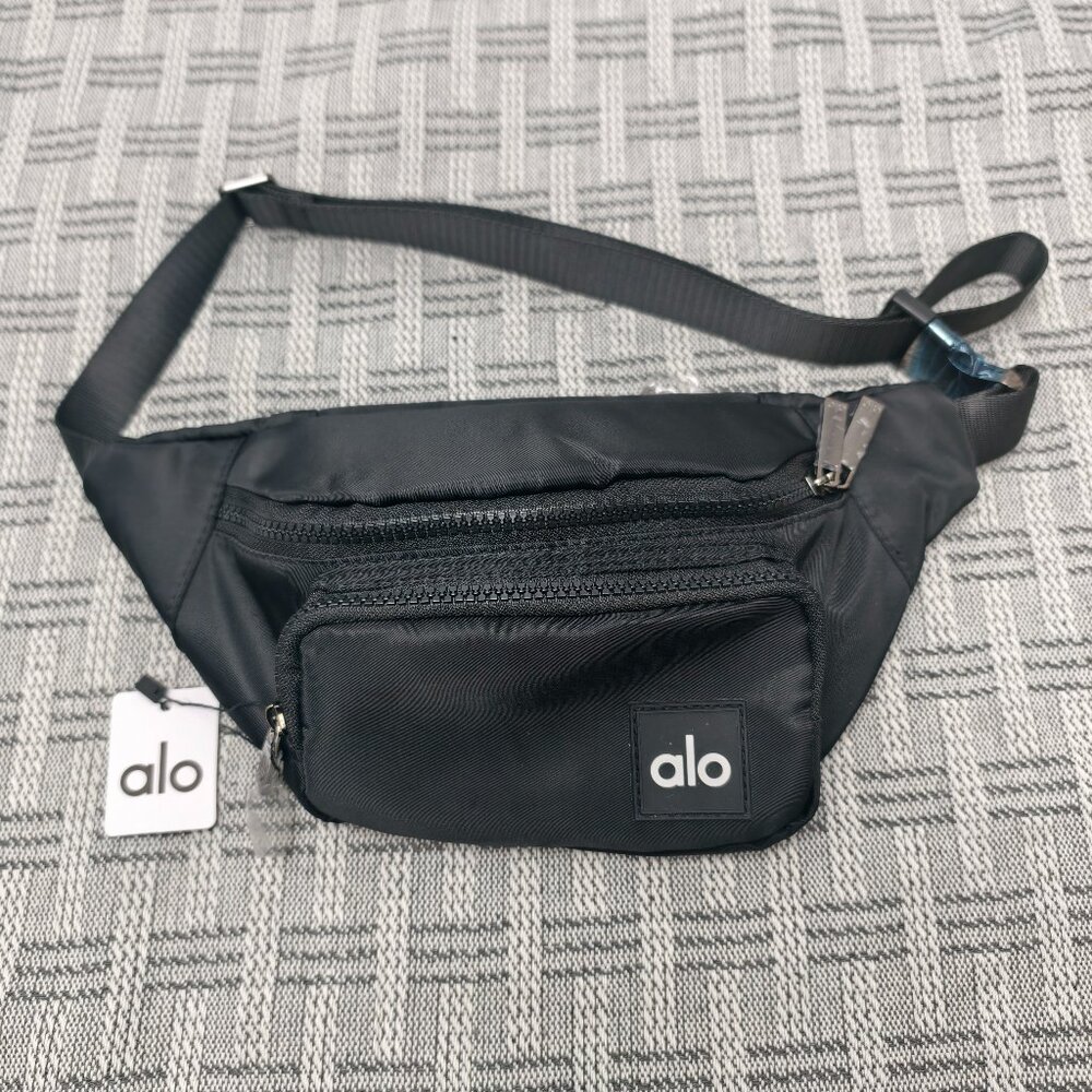 NWT ALO Yoga Explorer Adjustable Waist Pack - Nylon Design